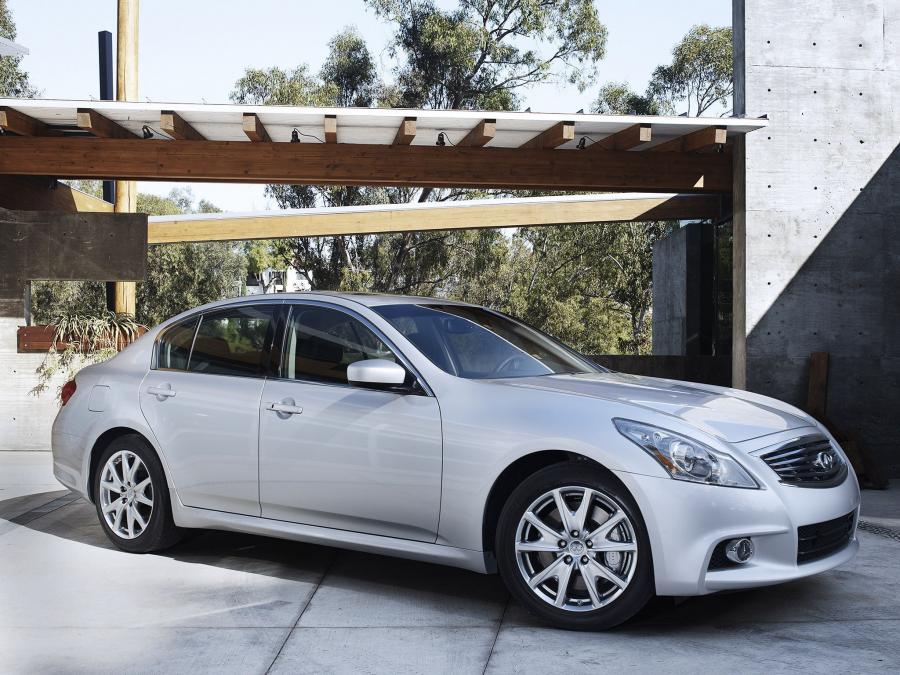  Infiniti G37 S 2010 года  (фото 2 из 4)